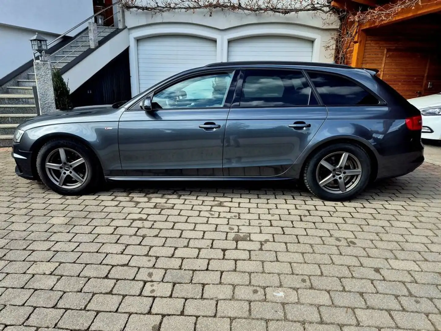 Audi A4 Avant Quattro 2,0TDi Gris - 2
