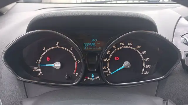 Ford B-Max view 12