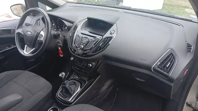 Ford B-Max view 10