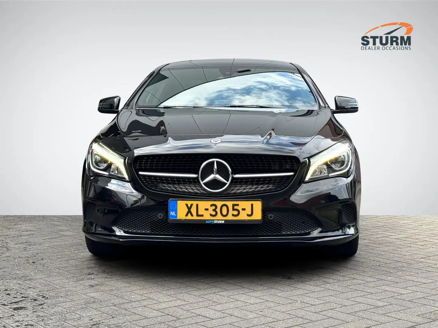 Mercedes-Benz CLA 180 Ambition NL-Auto! | Panoramadak | Navigatie Full-M Zwart - 2