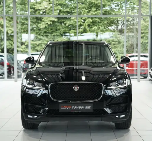 Jaguar F-Pace view 4