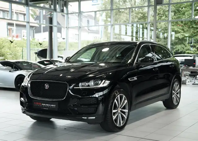 Jaguar F-Pace view 6