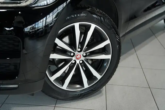 Jaguar F-Pace view 3