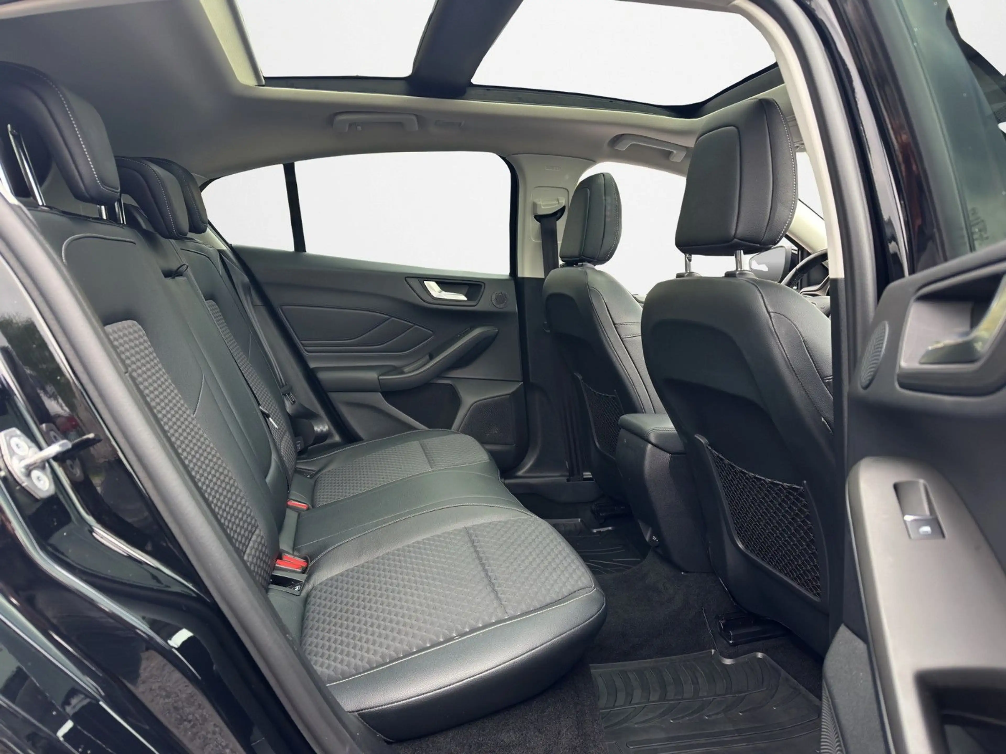 Ford Focus Lim. Titanium*PANORAMA*LED*Head-Up — photo 18