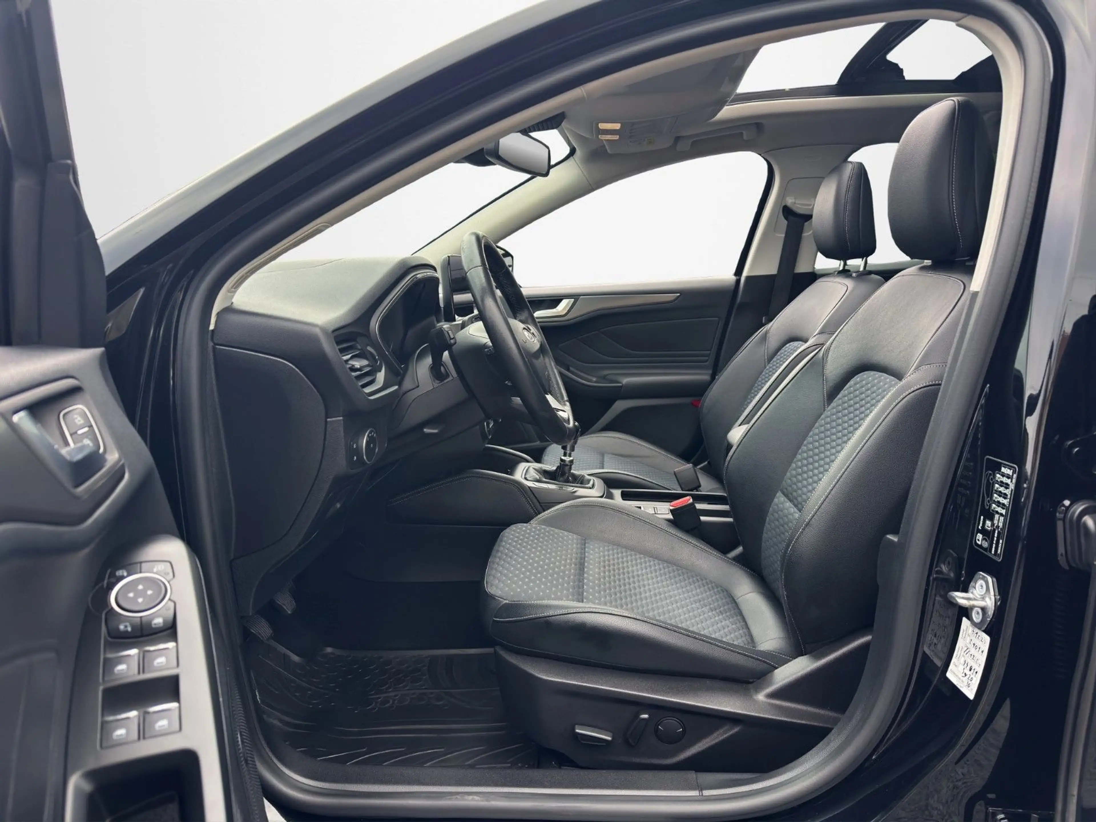 Ford Focus Lim. Titanium*PANORAMA*LED*Head-Up — photo 9