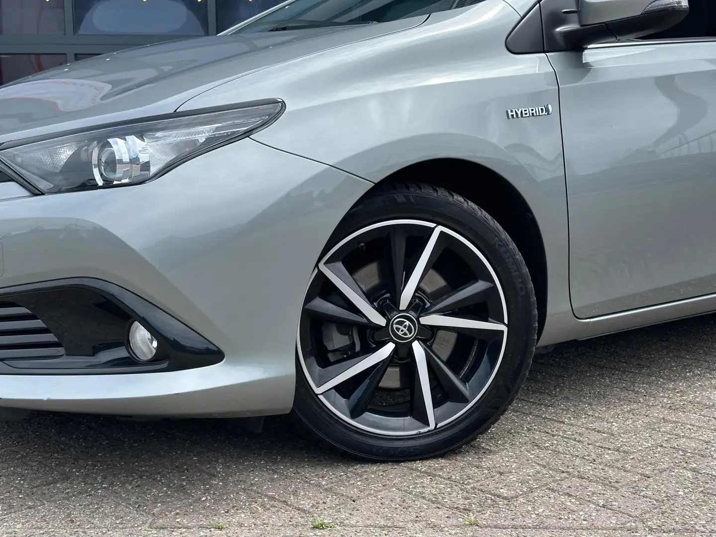 Toyota Auris 1.8 Hybrid Dynamic | CRUISECR | Camera | Climate | Grijs - 2