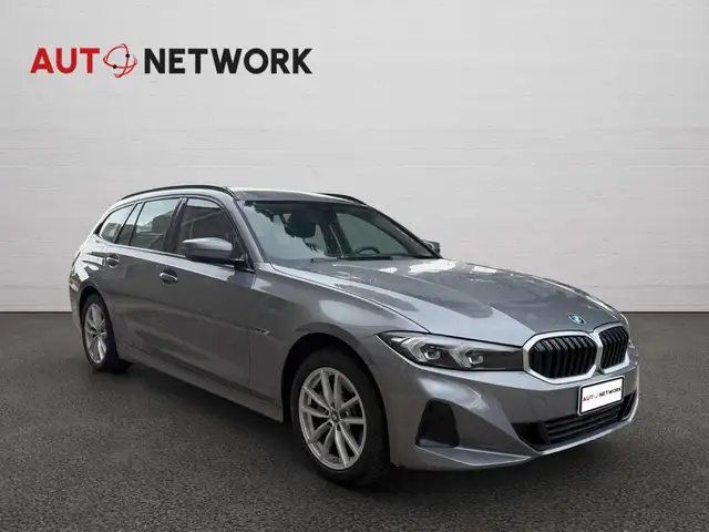 BMW 3 Series view 3