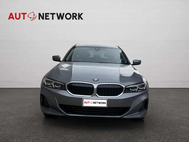 BMW 3 Series view 5