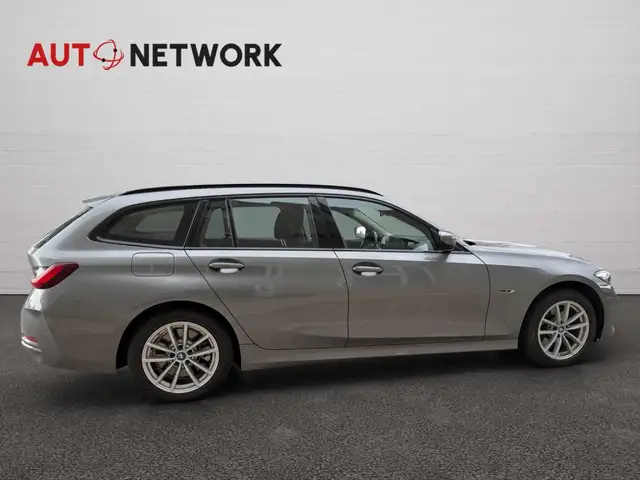 BMW 3 Series view 8