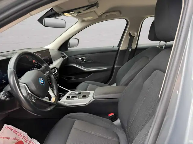 BMW 3 Series view 9