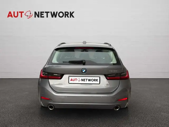 BMW 3 Series view 6