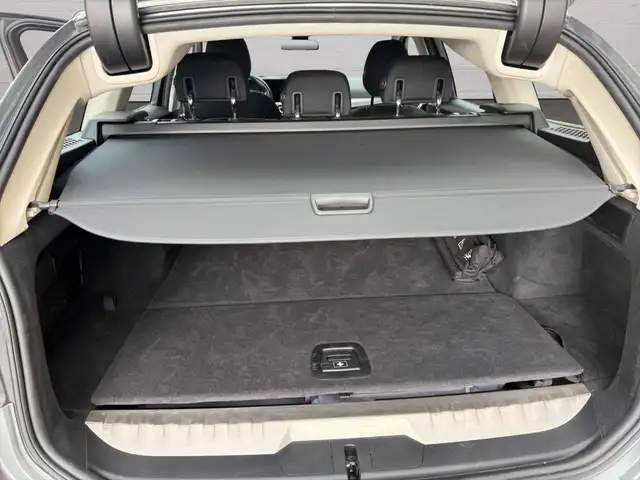 BMW 3 Series view 13