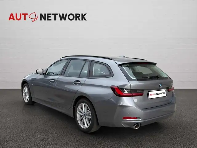 BMW 3 Series view 2