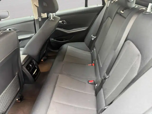 BMW 3 Series view 10