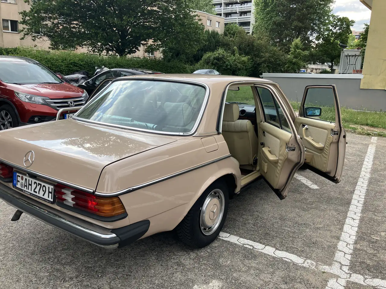 Mercedes-Benz 200 W123 / 200D, foto 6