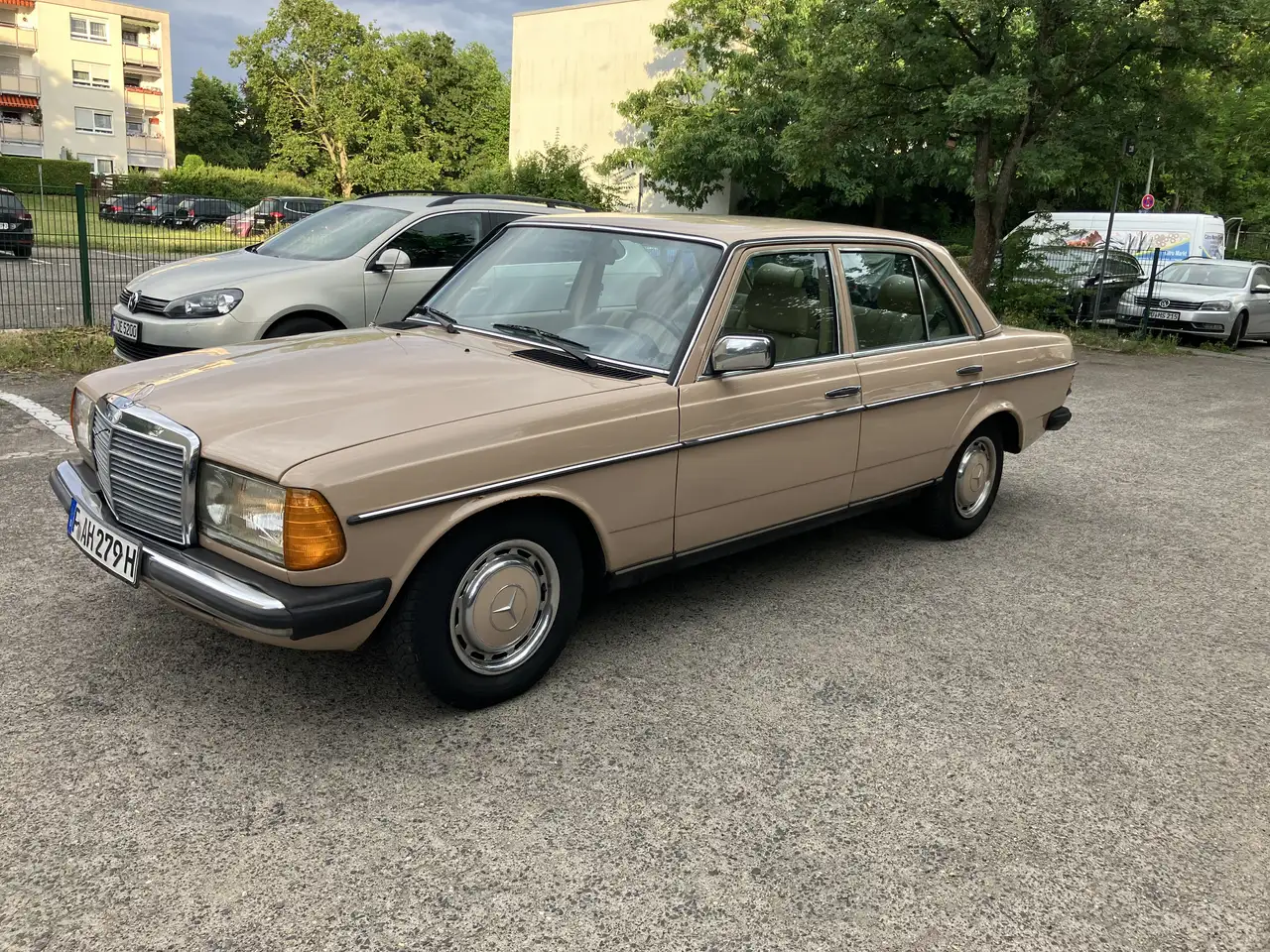 Mercedes-Benz 200 W123 / 200D, foto 2