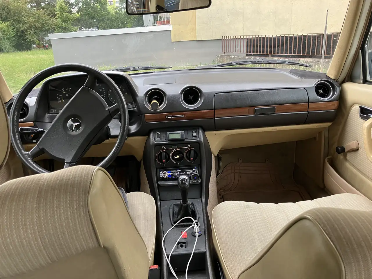 Mercedes-Benz 200 W123 / 200D, foto 3