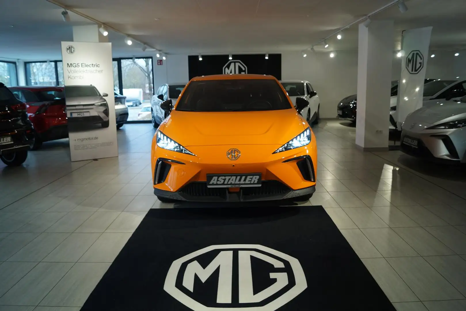 MG MG4 Luxury MY23 64 kWh Navi+ACC+LED+Fahrass+360° Oranžová - 2