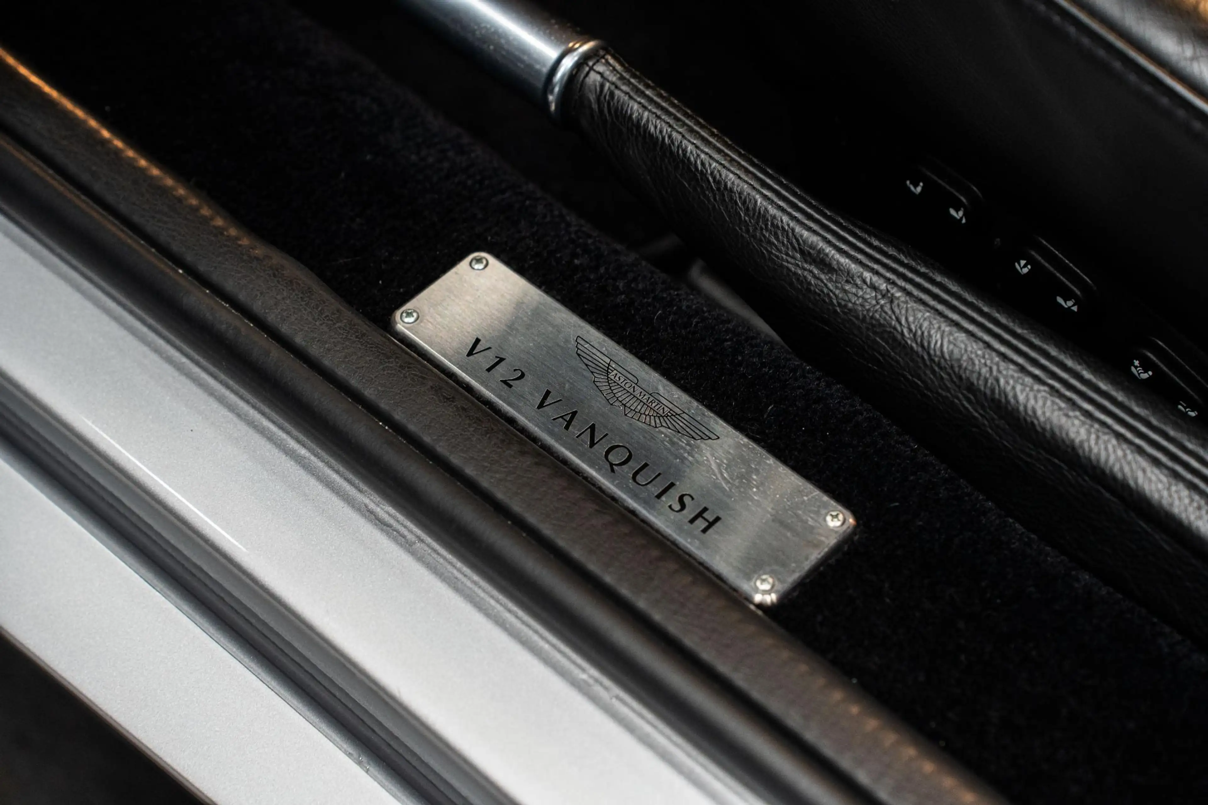 Aston Martin Vanquish V12 5.9 *1300 km (nieuwstaat) / Sportstoelen (elek — photo 6
