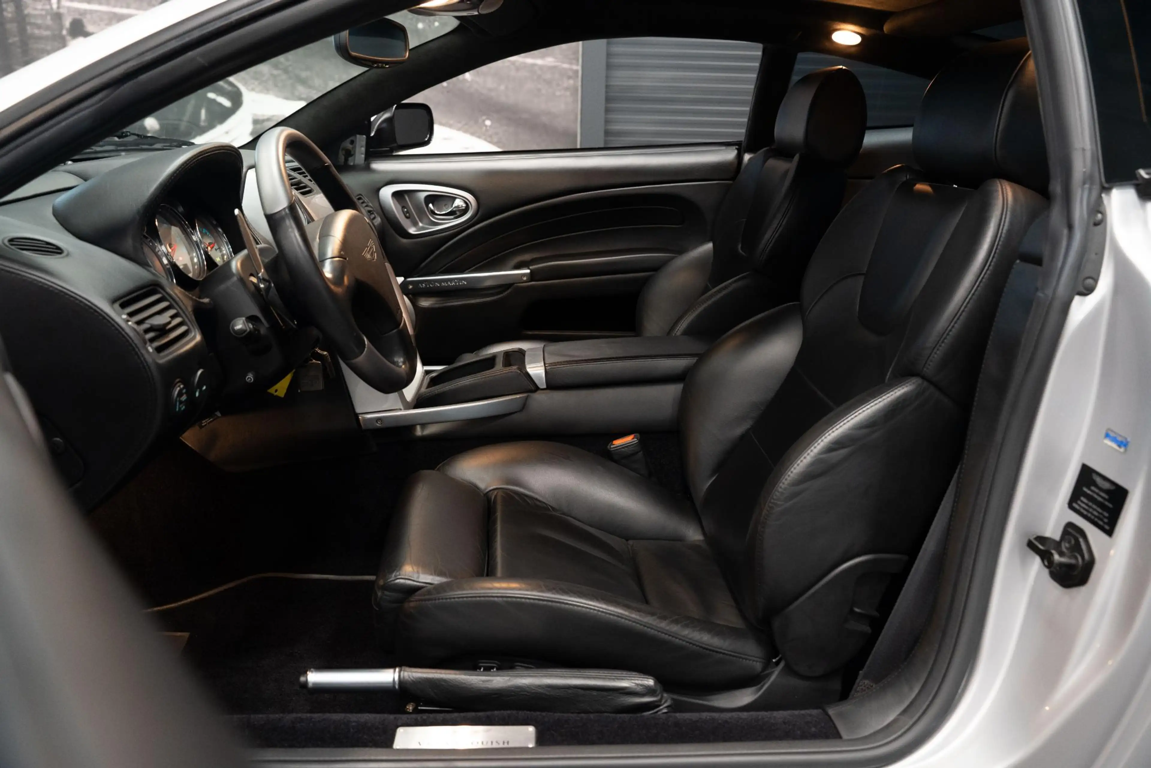 Aston Martin Vanquish V12 5.9 *1300 km (nieuwstaat) / Sportstoelen (elek — photo 3