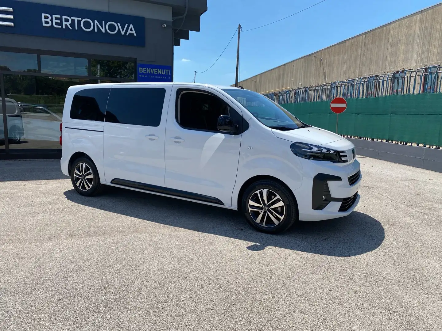 Peugeot Traveller Traveller BlueHDi 180 S&S EAT8 Standard Business Wit - 2
