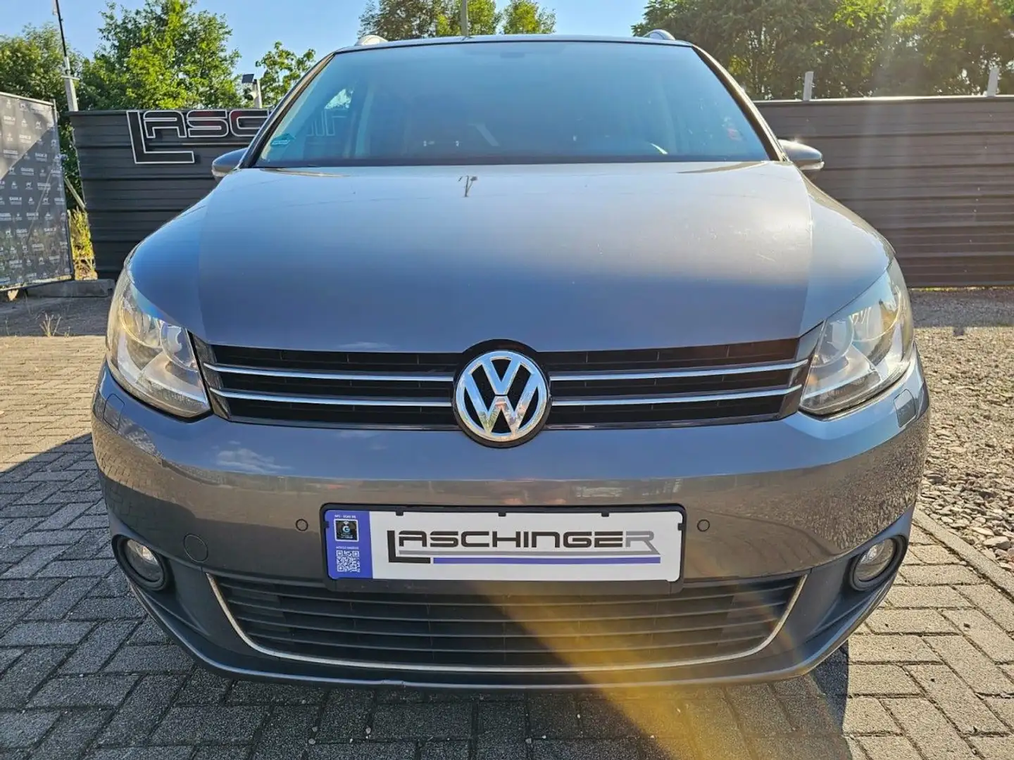 Volkswagen Touran 2.0 TDI SHZ AHK MFL TEMPOMAT PARKASSIST Grijs - 2