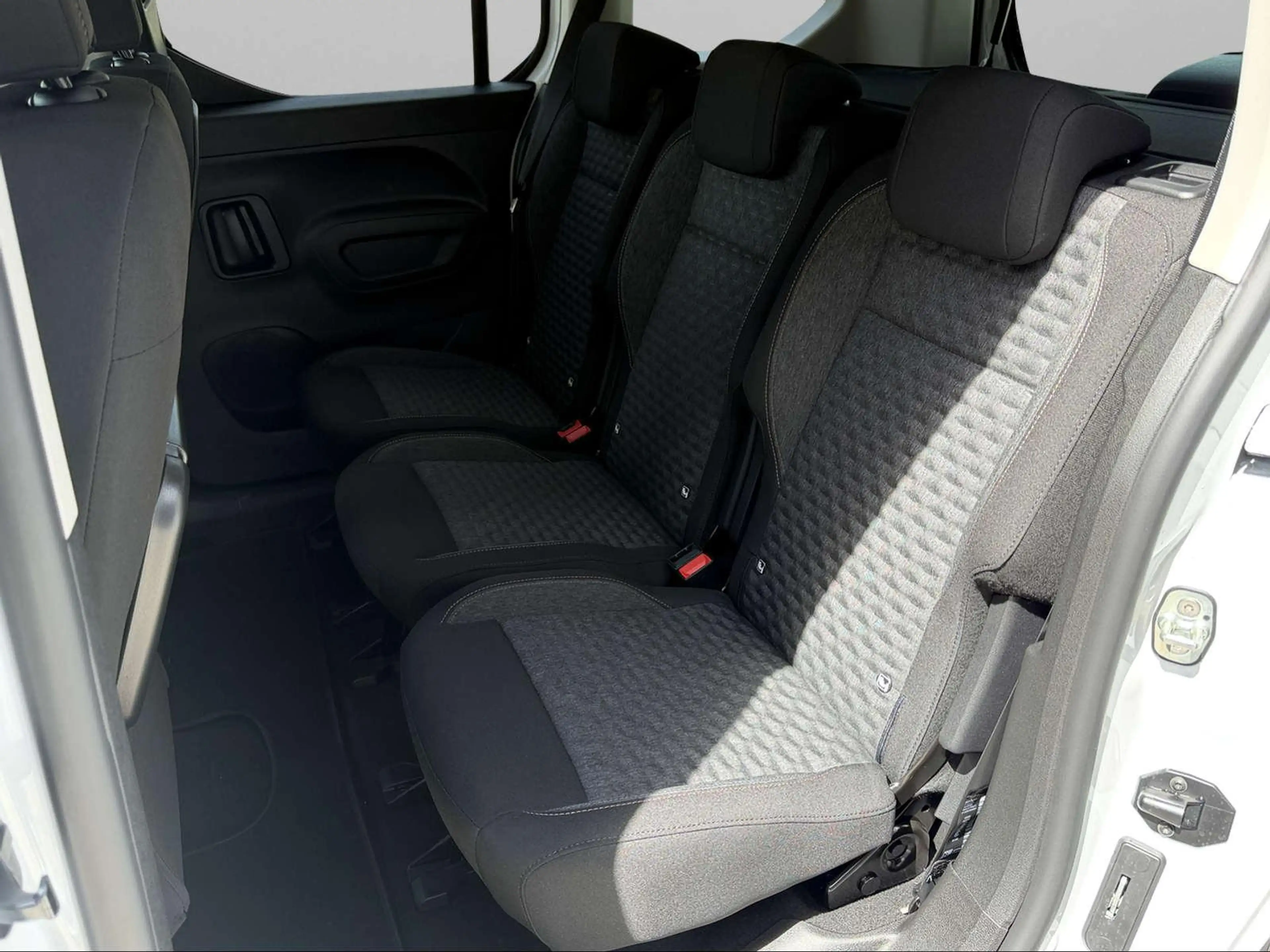 Peugeot Rifter GT 1.5HDI M1 L1 ACC/KAMERA/NAVI/LENKH — photo 6