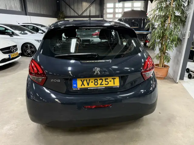 Peugeot 208 view 5
