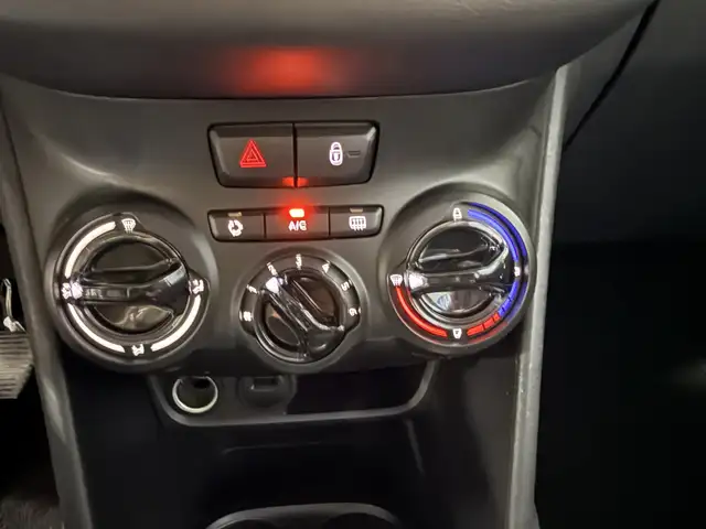 Peugeot 208 view 16