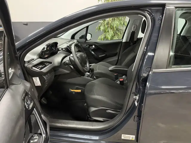 Peugeot 208 view 7