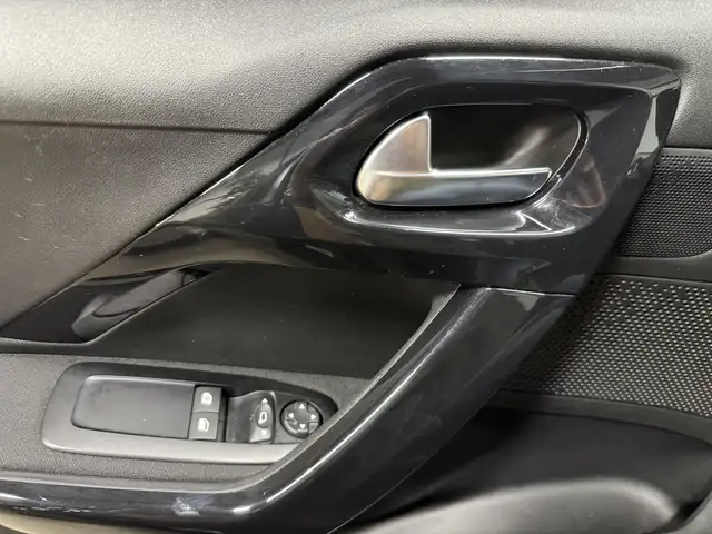 Peugeot 208 view 19
