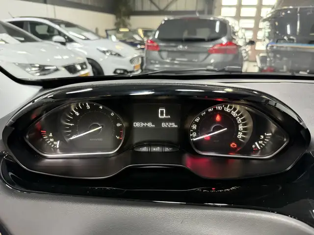 Peugeot 208 view 17