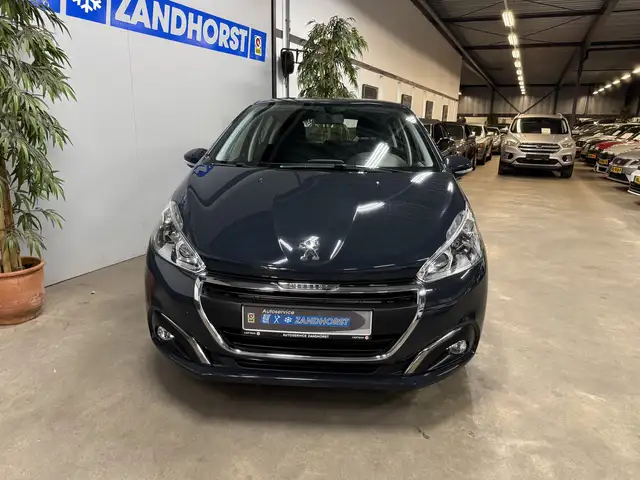 Peugeot 208 view 2