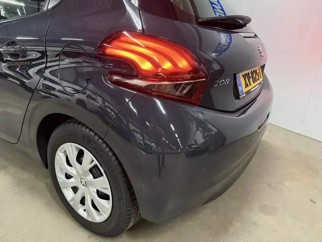Peugeot 208 view 12