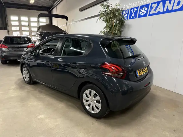 Peugeot 208 view 6
