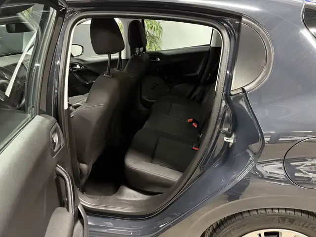 Peugeot 208 view 8