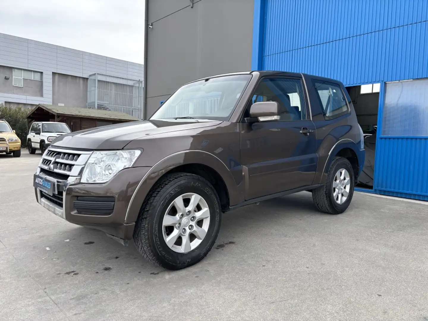 Mitsubishi Montero 3.2DI-D Spirit 5AT 190 Bruin - 2