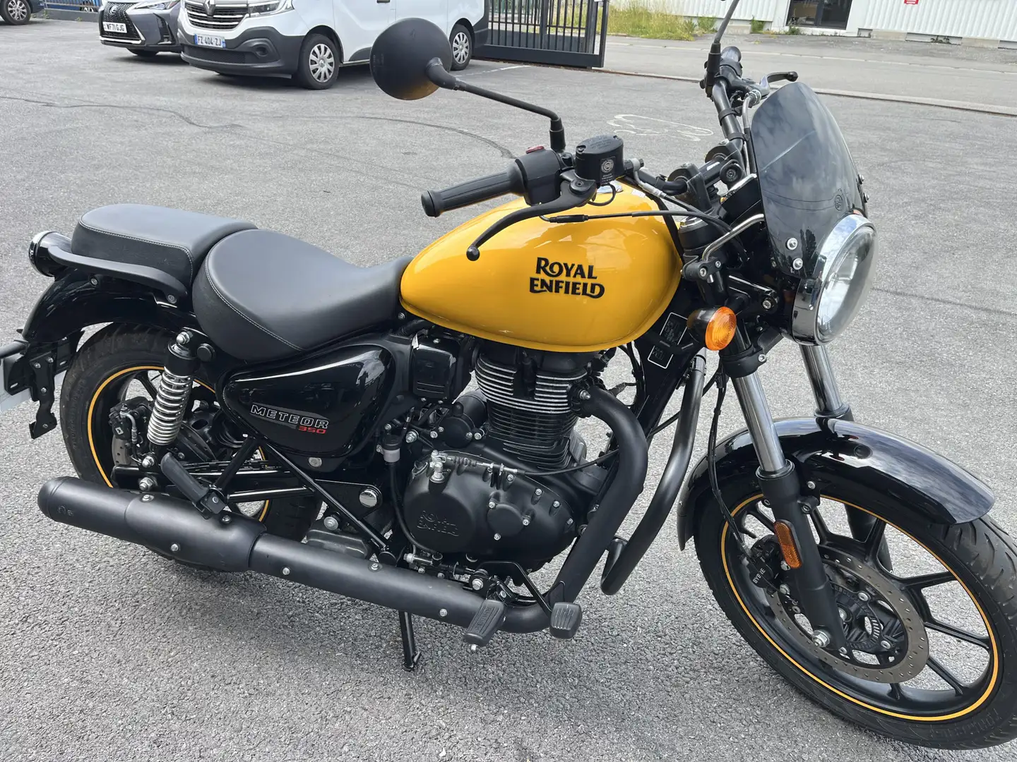 Royal Enfield Meteor 350 Amarillo - 2