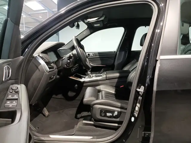 BMW X5 view 8