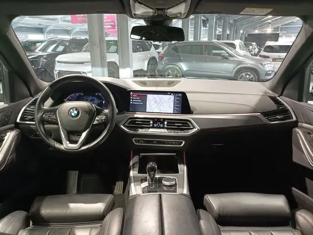 BMW X5 view 9