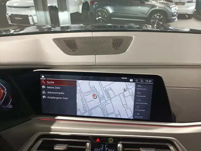 BMW X5 view 11