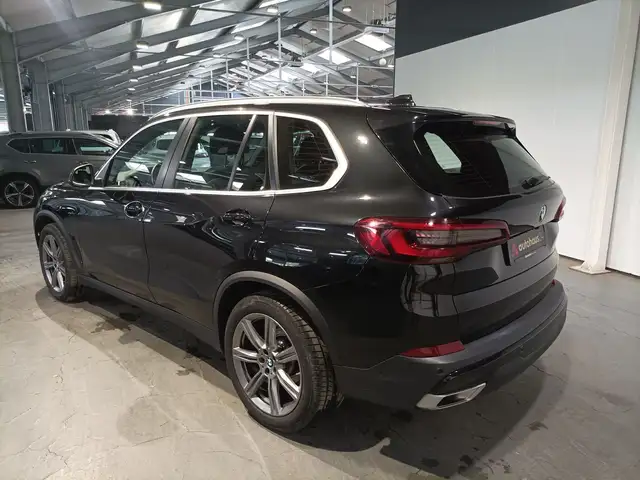 BMW X5 view 4