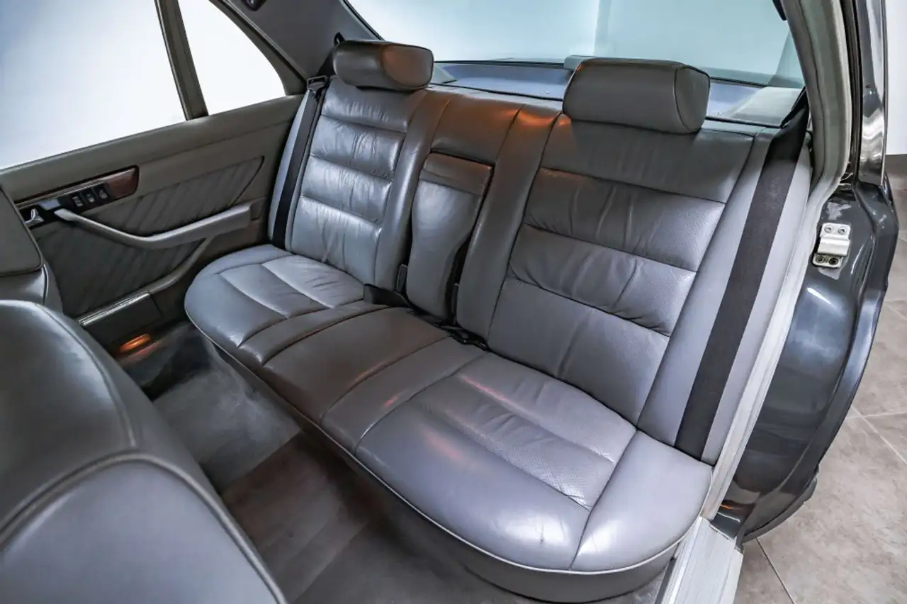 Mercedes-Benz 560, foto 9