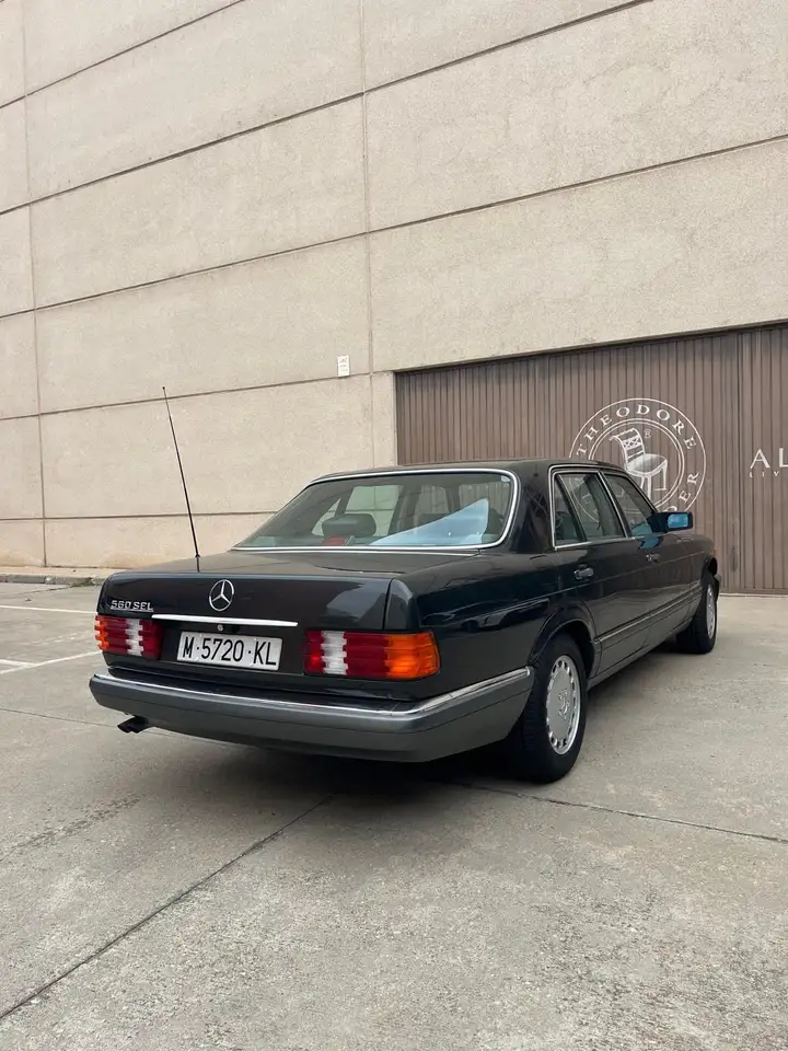 Mercedes-Benz 560, foto 2