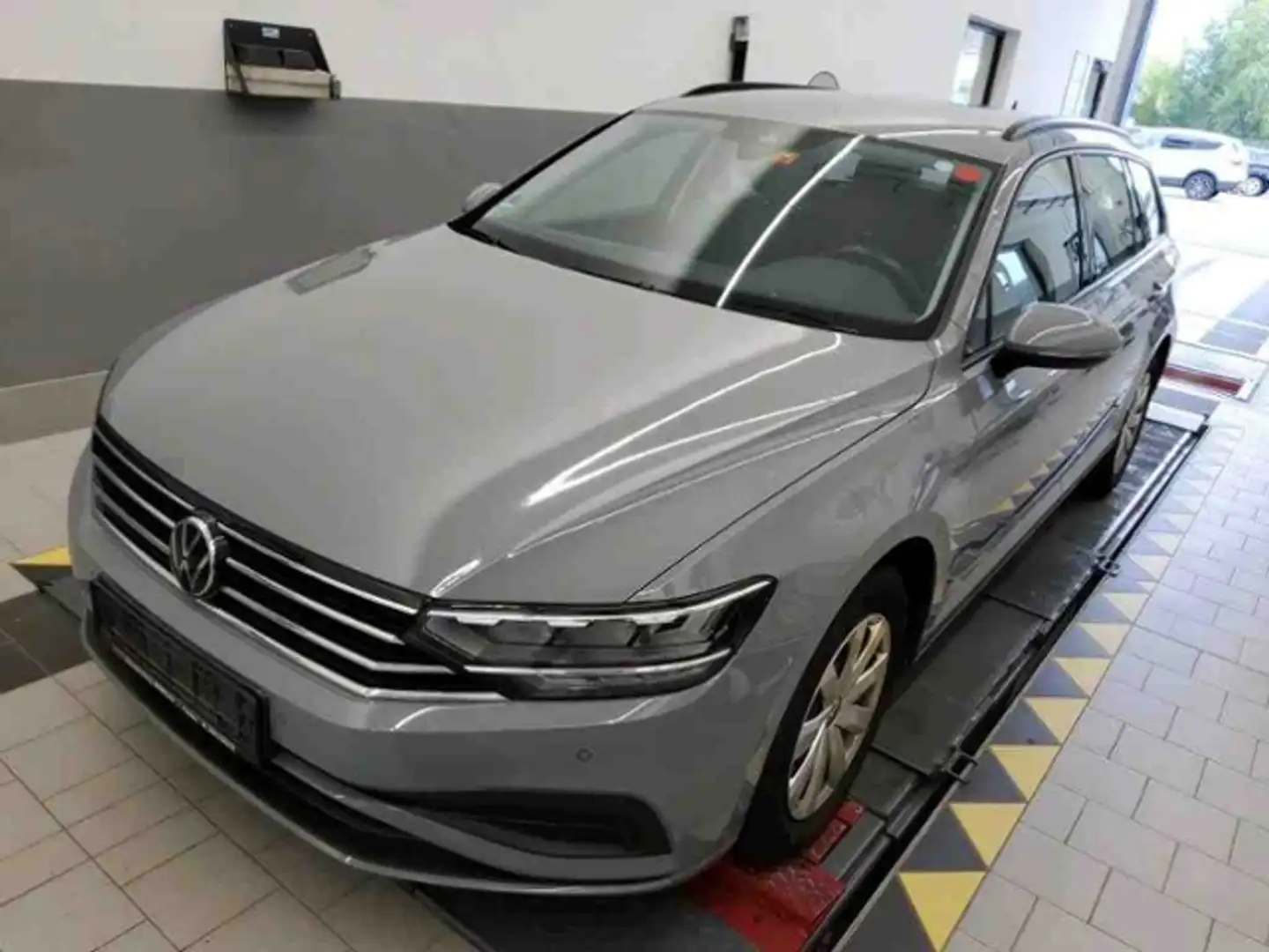 Volkswagen Passat Variant 1.5 TSI DSG LED+NAVI+KAMERA+SIHZ+ Grau - 2