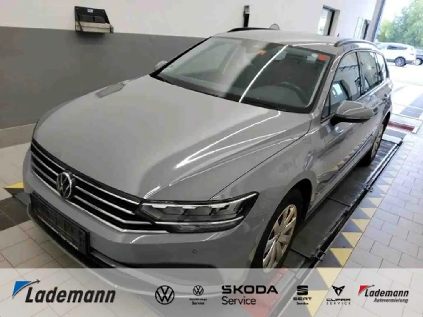 Volkswagen Passat Variant 1.5 TSI DSG LED+NAVI+KAMERA+SIHZ+ Grau - 1