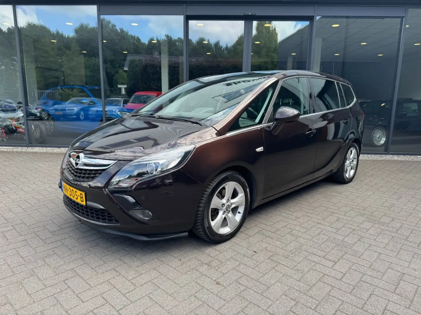 Opel Zafira Tourer 1.4 Turbo 140pk Cosmo 7-Pers, Navi,Panorama,Clima, Bruin - 1