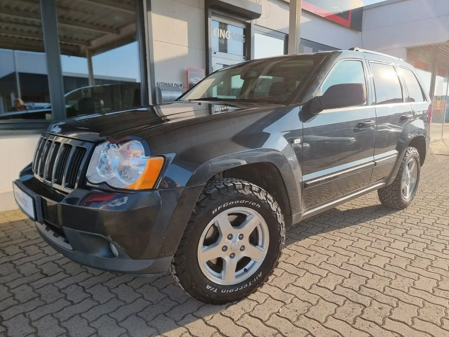 Jeep Grand Cherokee 3.0 CRD Laredo/AHK/ BF Goodrich A Schwarz - 2