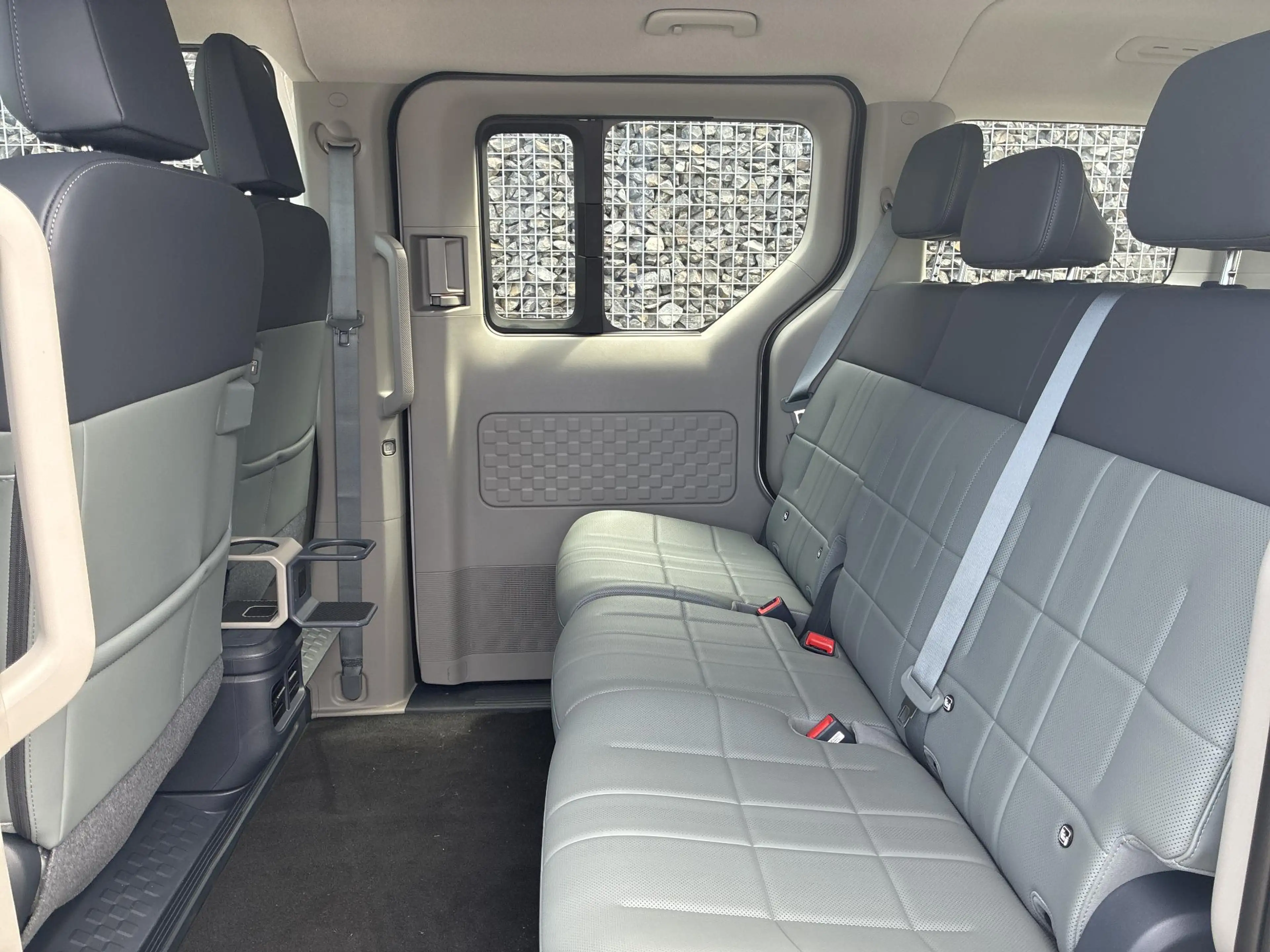 Kia PV5 Passenger Elite Executive 71.2 kWh | SNOW WHITE PEARL | 100% — photo 8