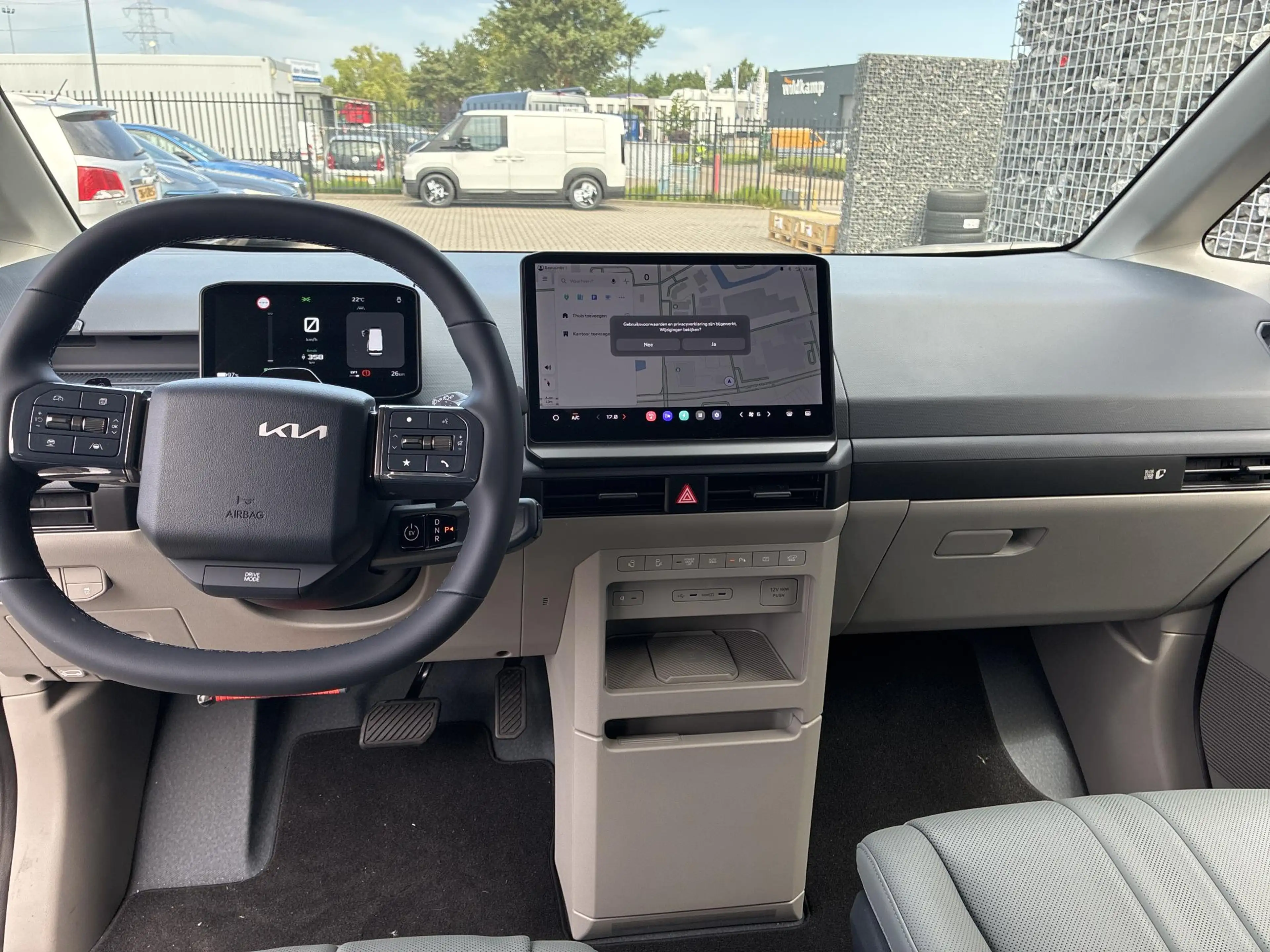 Kia PV5 Passenger Elite Executive 71.2 kWh | SNOW WHITE PEARL | 100% — photo 7
